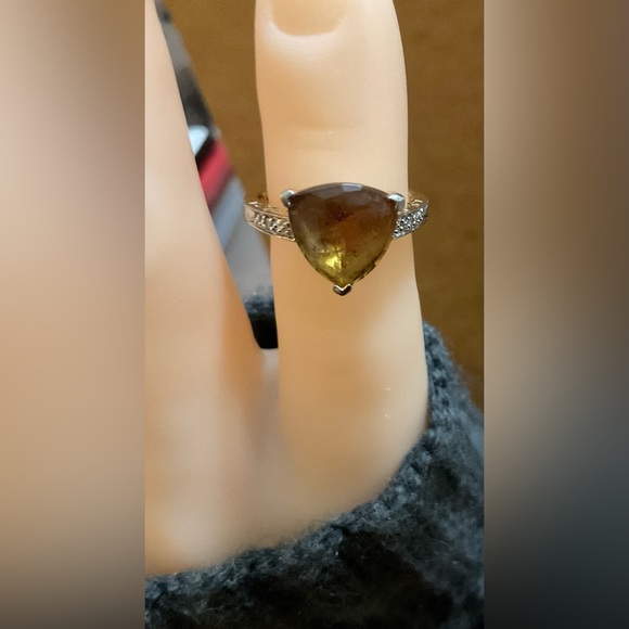 Yellow Tourmaline and diamond cut woman’s size 6 sterling silver vintage ring. - Picture 3 of 9